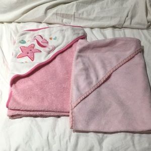 Hooded bath towel duo guc with some wear